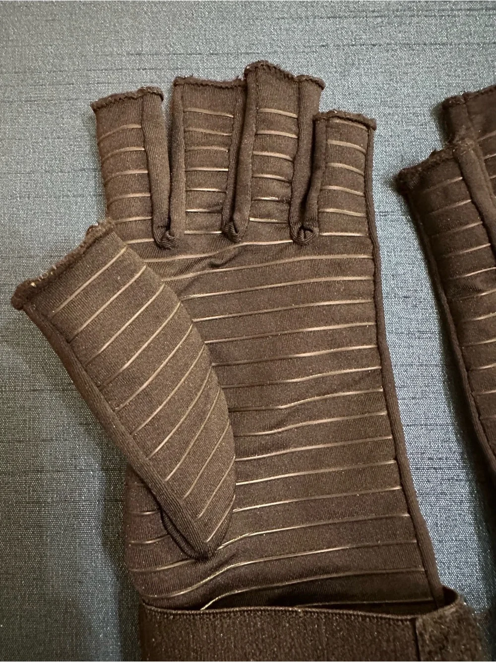 COPPER FIT Women’s Black Compression Fingerless Gloves—Size S/M